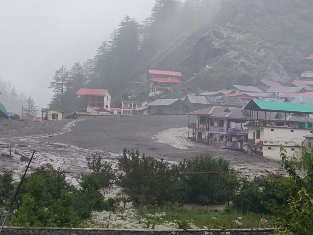 बादल फटने से आई विनाशकारी बाढ़