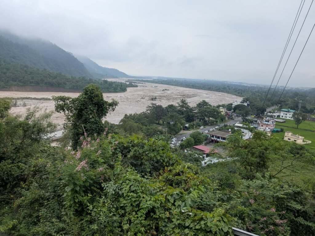 देहरादून में भारी बारिश से तबाही