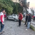 मसूरी में बड़ा हादसा टला: खाई में गिरी कार, चालक बाल-बाल बचा! d 1 (11)
